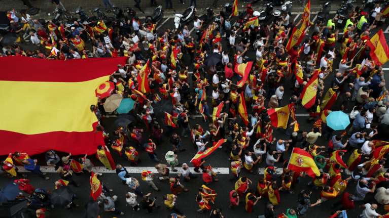 Μεγάλες διαδηλώσεις υπέρ της ενότητας στην Ισπανία