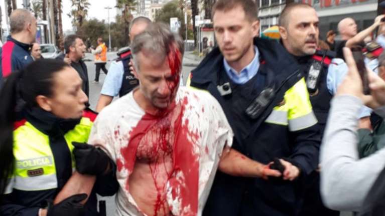 Έντονες αντιδράσεις για τη βία έξω από τα εκλογικά τμήματα της Καταλονίας