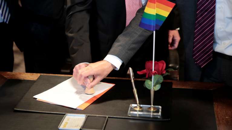 Γεγονός ο πρώτος γάμος ομοφυλόφιλων στη Γερμανία [ΕΙΚΟΝΕΣ]