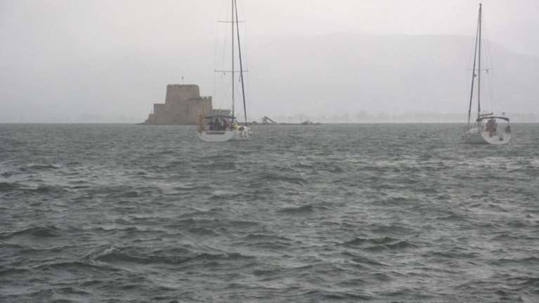 Νεφώσεις και τοπικές βροχές σε όλη τη χώρα