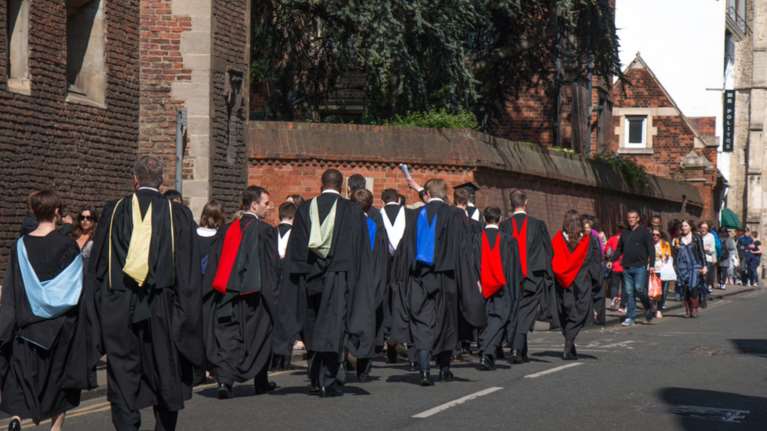 Τι αλλάζει στα δίδακτρα φοιτητών στα βρετανικά πανεπιστήμια