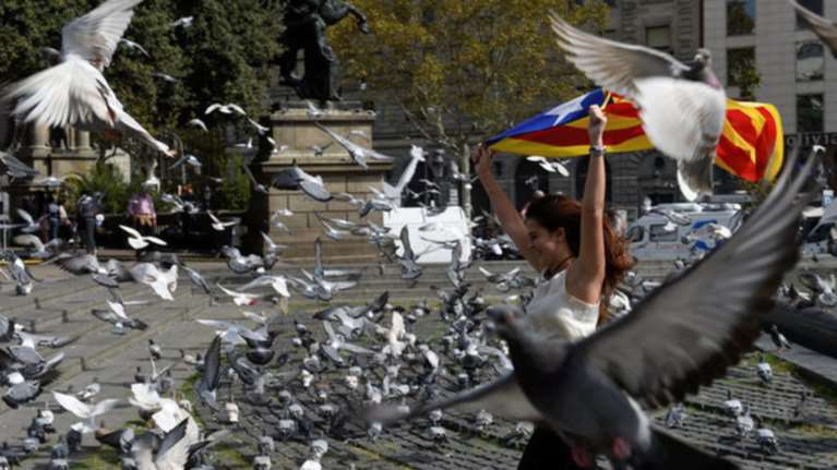 Βγήκαν στους δρόμους στην Καταλονία κατά της βίας - Εικόνες