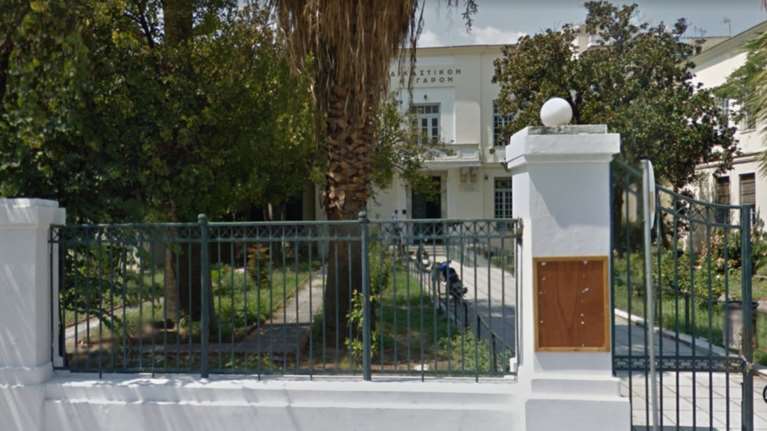 Μπήκε στα Δικαστήρια στον Βόλο με αεροβόλο όπλο κρεμασμένο στον ώμο