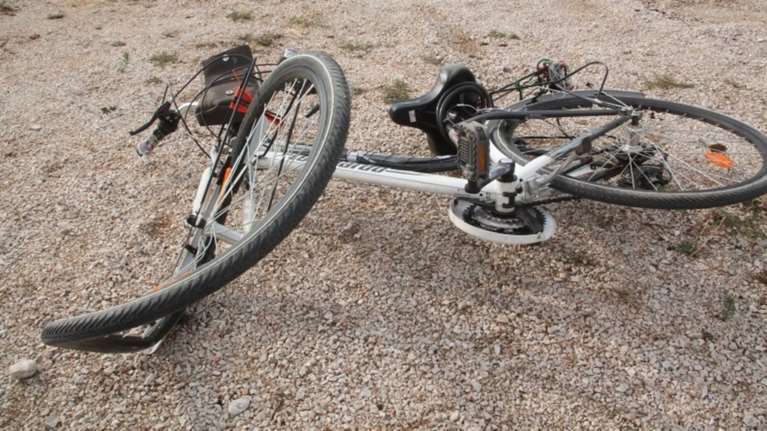 Σκοτώθηκε ποδηλάτης στη Χαλκιδική - Παρασύρθηκε από αυτοκίνητο