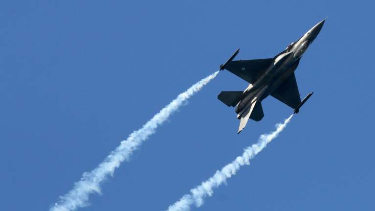 Αναγκαστική προσγείωση στην Κάρπαθο για ελληνικό F-16