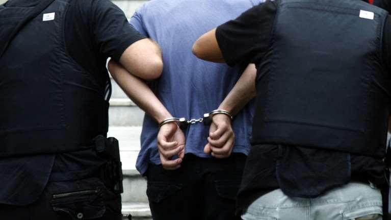 Ο διεφθαρμένος αξιωματικός της ΕΛΑΣ συνδεόταν με Αλβανό &quot;εγκέφαλο&quot;- Ο τόνος κόκας από την Καραϊβική και το &quot;θάψιμο της έρευνας&quot;