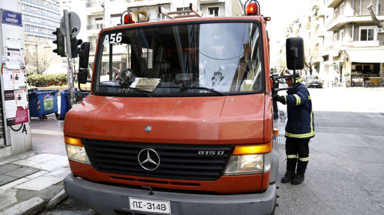 Νεκρή γυναίκα από πυρκαγιά στο σπίτι της στο Παγκράτι