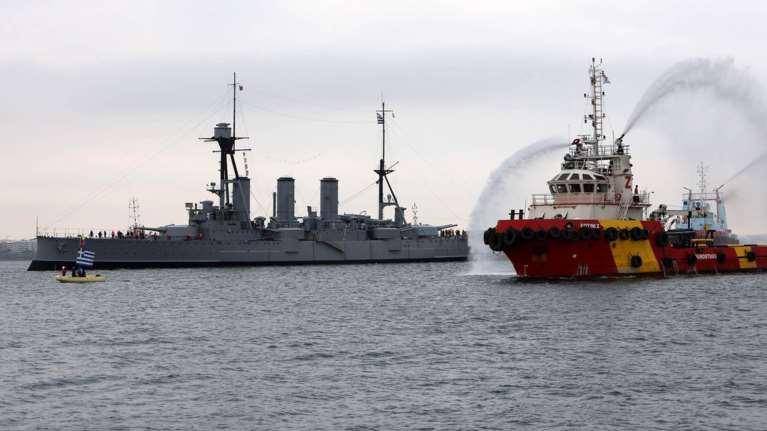 Εντυπωσιακός ο κατάπλους του θωρηκτού θρύλου Αβέρωφ στη Θεσσαλονίκη -Φωτό