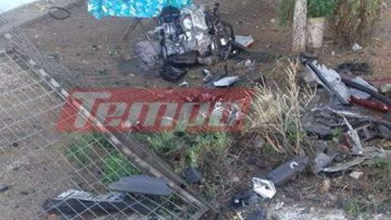 Σοκαριστικό τροχαίο: η μηχανή του ΙΧ προσγειώθηκε σε αυλή σπιτιού φωτό