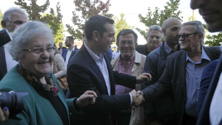 Φοροελαφρύνσεις υπόσχεται ο Τσίπρας ενώ το ΔΝΤ «δείχνει» μέτρα