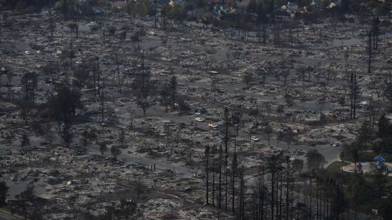 Kρανίου τόπος από τις φωτιές η Καλιφόρνια: 23 νεκροί &amp; 550 αγνοούμενοι