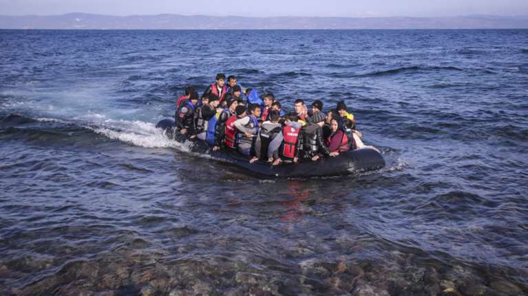 Handelsblatt: «Η Ελλάδα απειλείται με νέο προσφυγικό χάος»