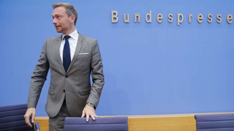 DW: Πρέπει η Ελλάδα να φοβάται το FDP στη γερμανική κυβέρνηση;