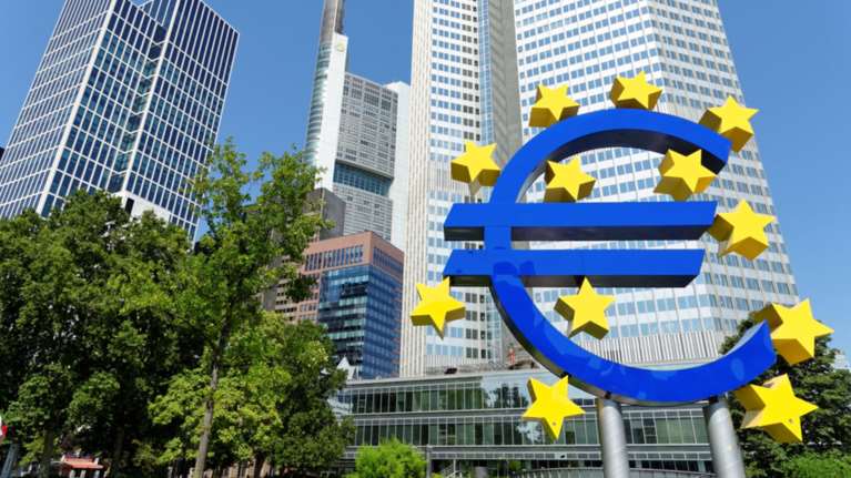 H EΚΤ θα μπορούσε να στηρίξει την Ελλάδα αγοράζοντας καλυμμένα της ΕτΕ