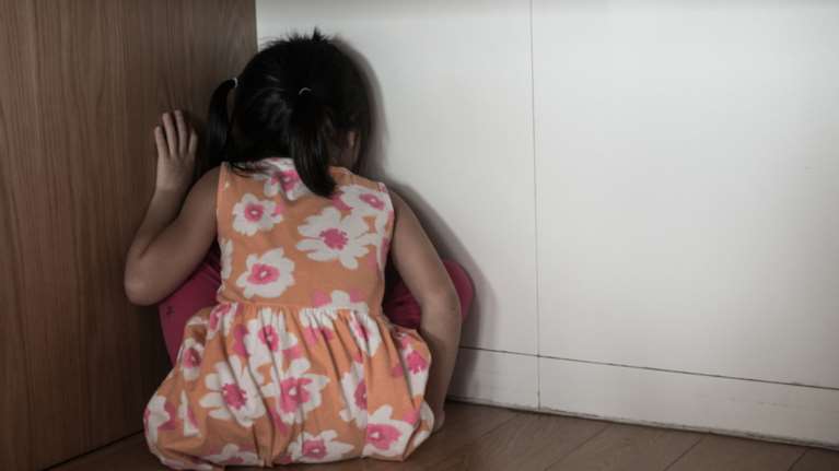 Πατέρας έδερνε και ασελγούσε στα παιδιά του στη Θεσσαλονίκη