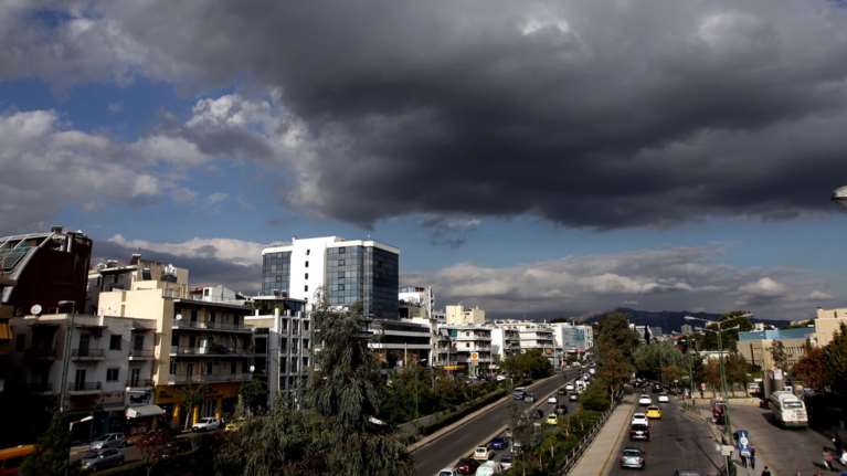 Υψηλές θερμοκρασίες αλλά και συννεφιά σήμερα σε όλη τη χώρα