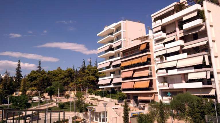 Νέο φόρο ακινήτων ανά οικογένεια σχεδιάζει το ΥΠΟΙΚ