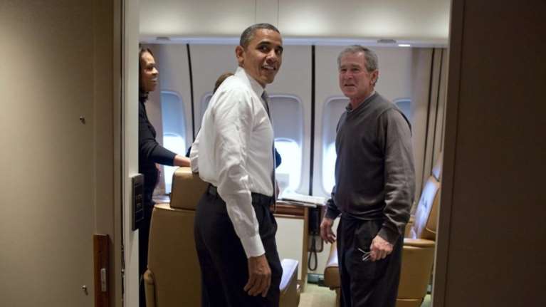 Ομπάμα και Μπους κατά Τραμπ: Μας γυρίζει 50 χρόνια πίσω
