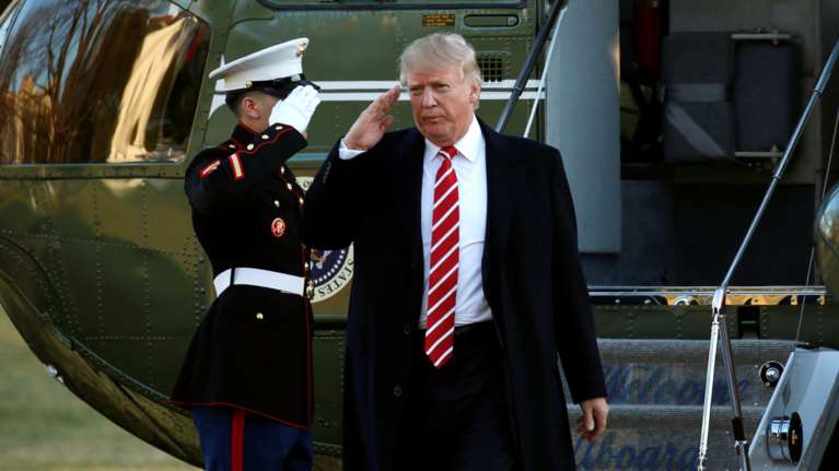 Στη δημοσιότητα δίνει ο Τραμπ απόρρητα έγγραφα για τη δολοφονία Κένεντι