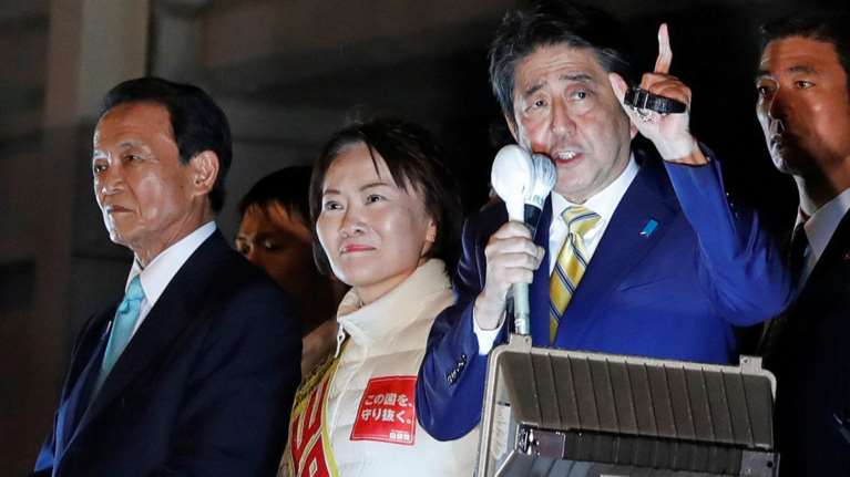 Εκλογές στην Ιαπωνία: Μεγάλη νίκη του πρωθυπουργού Άμπε