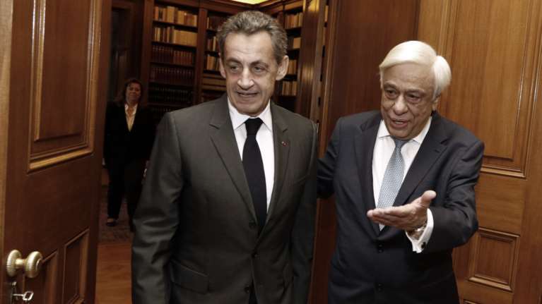 Στην Αθήνα ο Σαρκοζί, πρόγευμα «εργασίας» με Παυλόπουλο