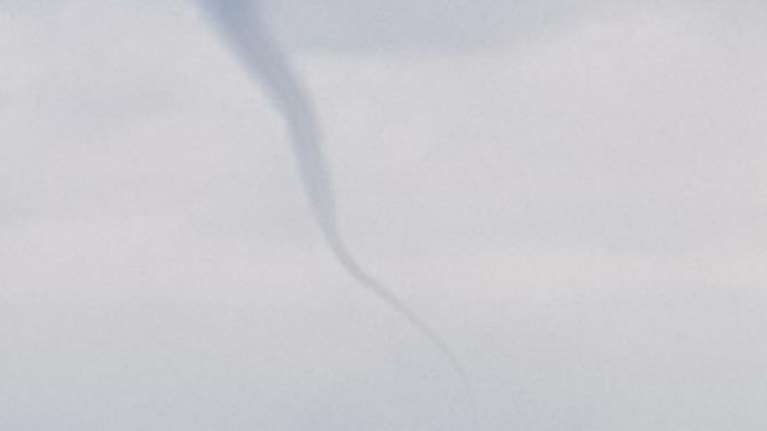 Υδροστρόβιλος στην Κεφαλονιά και... χαλάζι στην Πάργα