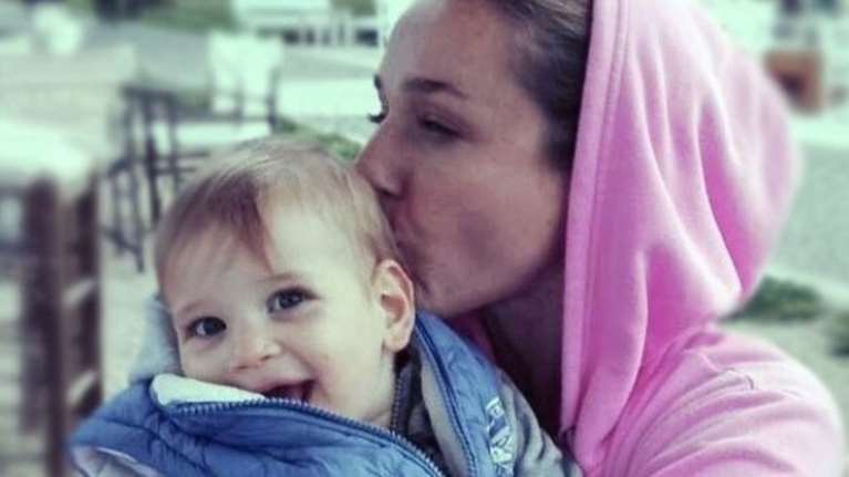 Η Κάτια Ζυγούλη νανουρίζει τον μικρό γιο της Απόλλωνα - η τρυφερή φωτο