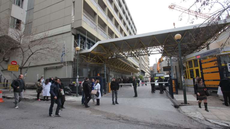 Ντου και απειλές Ρουβίκωνα σε γιατρό: θα σου σπάσουμε το κεφάλι