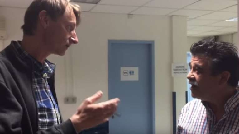 Του έσωσαν τη ζωή και μόλις επέστρεψε ευχαρίστησε τους γιατρούς (ΒΙΝΤΕΟ)