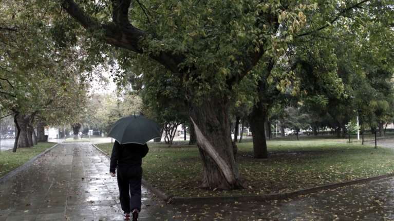Καιρός: Βροχές και χαμηλές θερμοκρασίες
