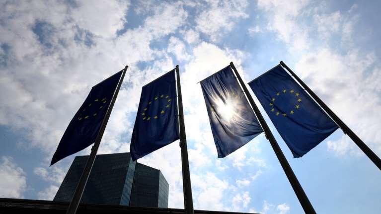 Deutsche Welle: Φρένο της ΕΚΤ στην ποσοτική χαλάρωση;