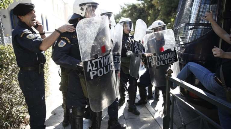 Ενταση με φοιτητές και μικροεπεισόδια στο κέντρο της Αθήνας