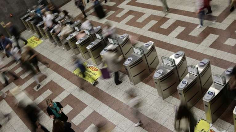 Ανοίγουν κι άλλα εκδοτήρια από αύριο για τις ηλεκτρονικές κάρτες