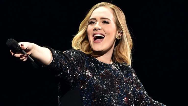 Adele: Μισό εκατομμύριο δολάρια για κάθε εμφάνιση