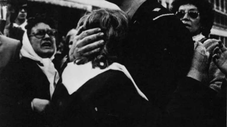 Οι ηρωϊκές «γιαγιάδες της Αργεντινής» βρήκαν το 125ο εγγόνι