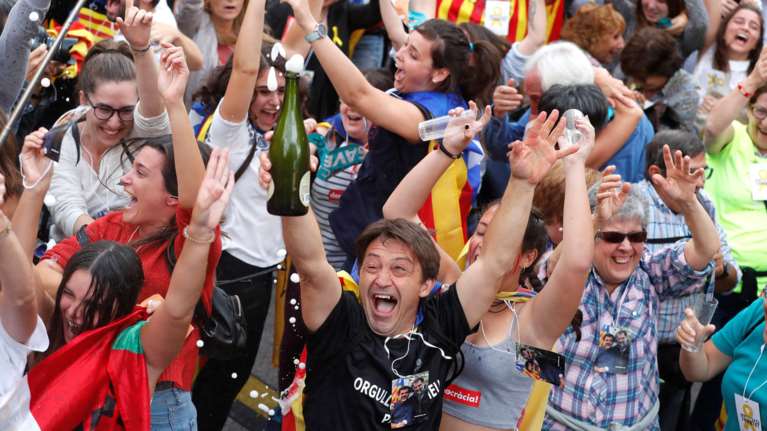 Σαμπάνιες &amp; ξέφρενοι πανηγυρισμοί από τους Καταλανούς - φωτο