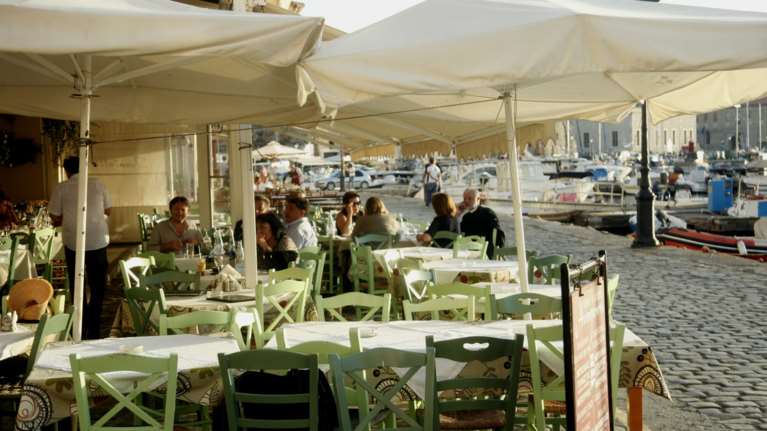 Πήγαν σαν πελάτες έκοψαν κίνηση και έβαλαν λουκέτο σε γνωστό τσιπουράδικο