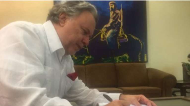 Μετά την Μακρόνησο ο Κατρούγκαλος υμνεί τώρα τον «Μεγάλο Τσε»