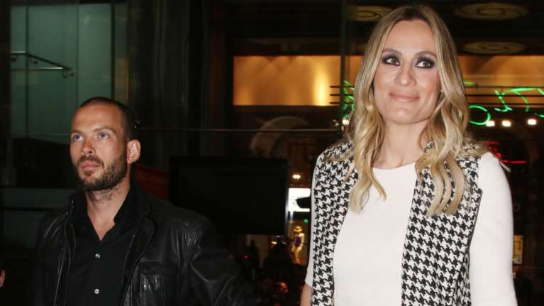 Η εγκυμονούσα Ελεονώρα Μελέτη στο θεάτρο με τον σύντροφό της [Εικόνες]