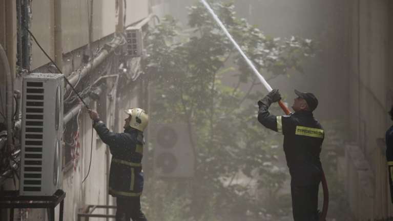 Υπό έλεγχο η φωτιά στο νοσοκομείο "Παπαδημητρίου"