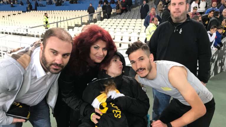 Στο ΟΑΚΑ η Μυρτώ δίπλα στην αγαπημένη της ΑΕΚ