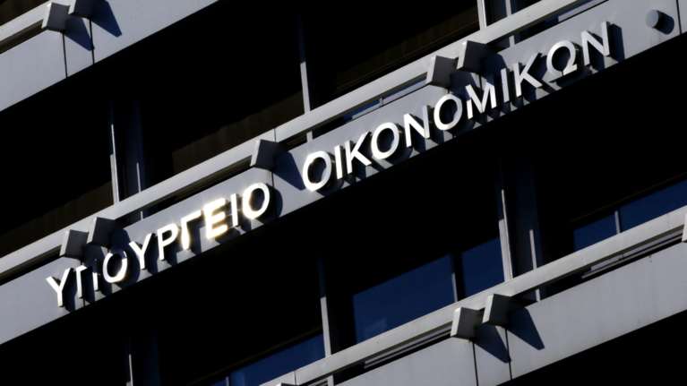 Φοροφυγάδες και λαθρέμποροι εγγράφονται στον προϋπολογισμό