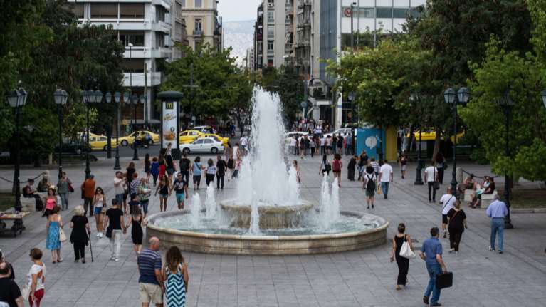 Μηνύματα από παντού: Η «φοροκαταιγίδα» γονατίζει την κοινωνία