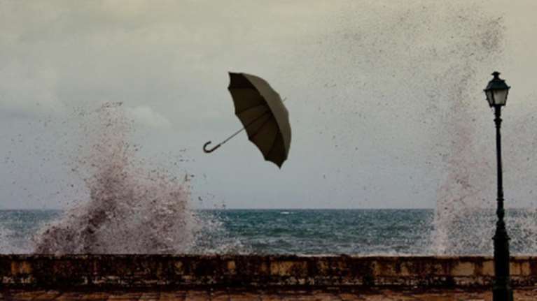 Έρχονται καταιγίδες από το βράδυ, αναλυτική πρόγνωση