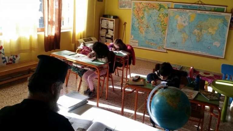 Χωρίς δάσκαλο τα Τζουμέρκα εν έτει 2017:  Στη θέση του ο ιερέας του χωριού