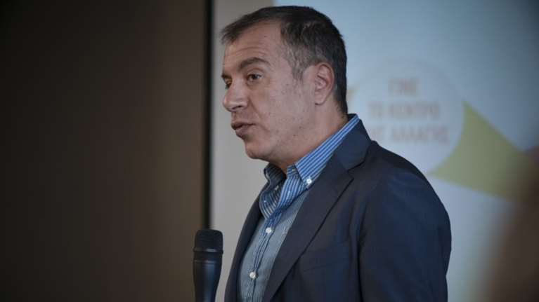 Θεοδωράκης: Ή θα ψηφίσουν 200.000 ή είναι αποτυχία