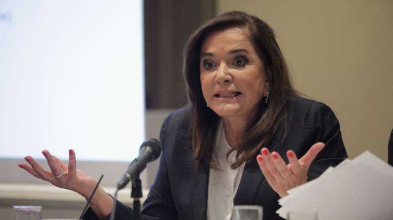 Μπακογιάννη: Πώς είναι δυνατόν να δίνουν άδεια στο πιστόλι της 17 Νοέμβρη;