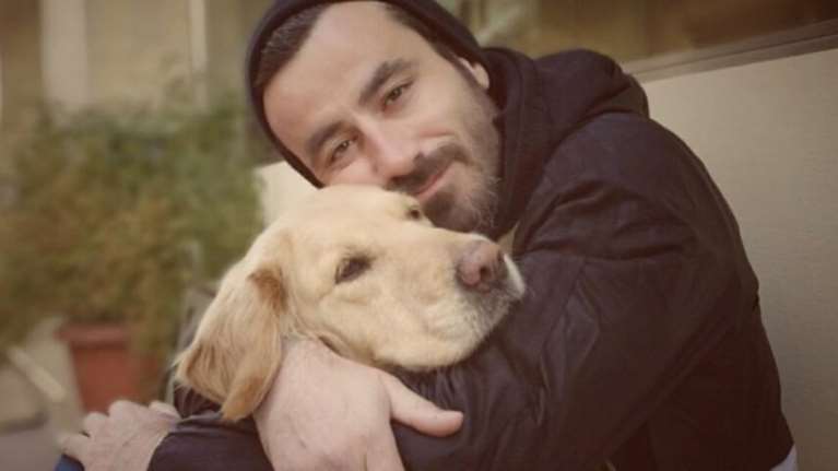 Nomads: Ο Μαυρίδης κλαίει on camera μιλώντας για την Μόλυ, την σκυλίτσα του