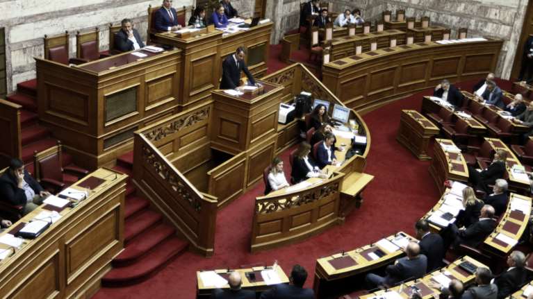 Αγρια κόντρα στη Βουλή για την 48ωρη άδεια στον Κουφοντίνα