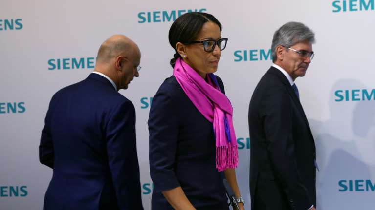 Μαζικές περικοπές θέσεων εργασίας στη Siemens